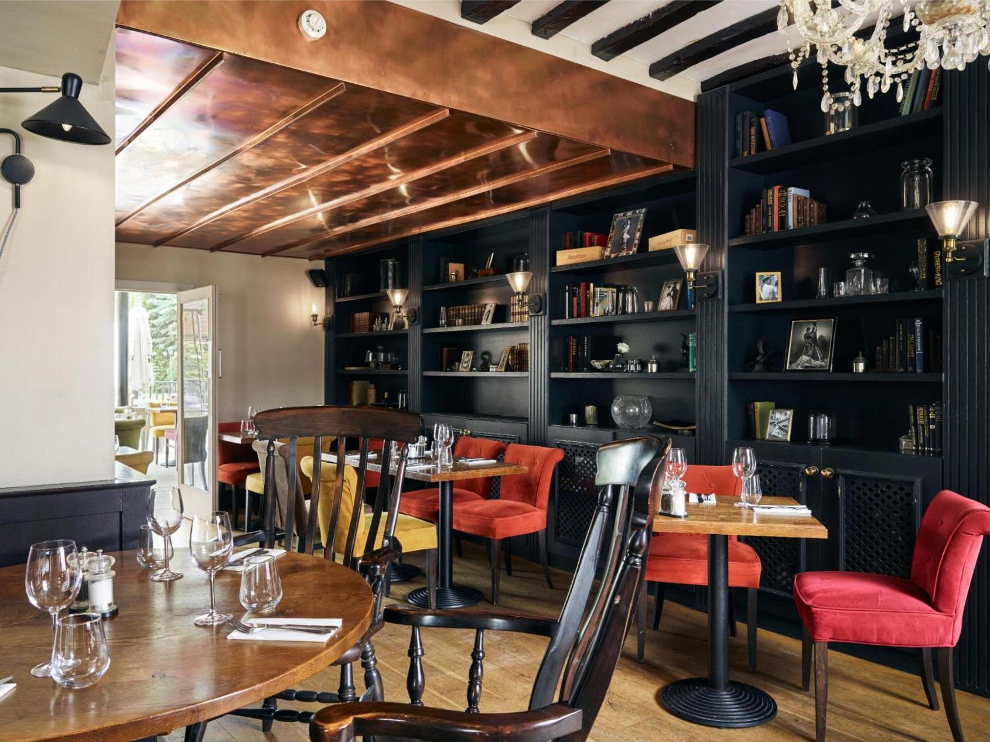 The Talbot Inn Γουόκινγκ Εξωτερικό φωτογραφία