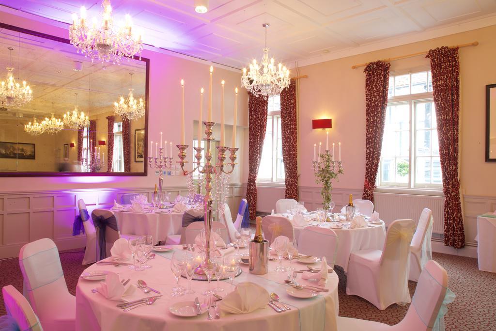 The Talbot Inn Γουόκινγκ Εξωτερικό φωτογραφία