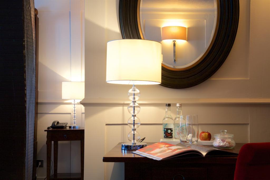 The Talbot Inn Γουόκινγκ Εξωτερικό φωτογραφία