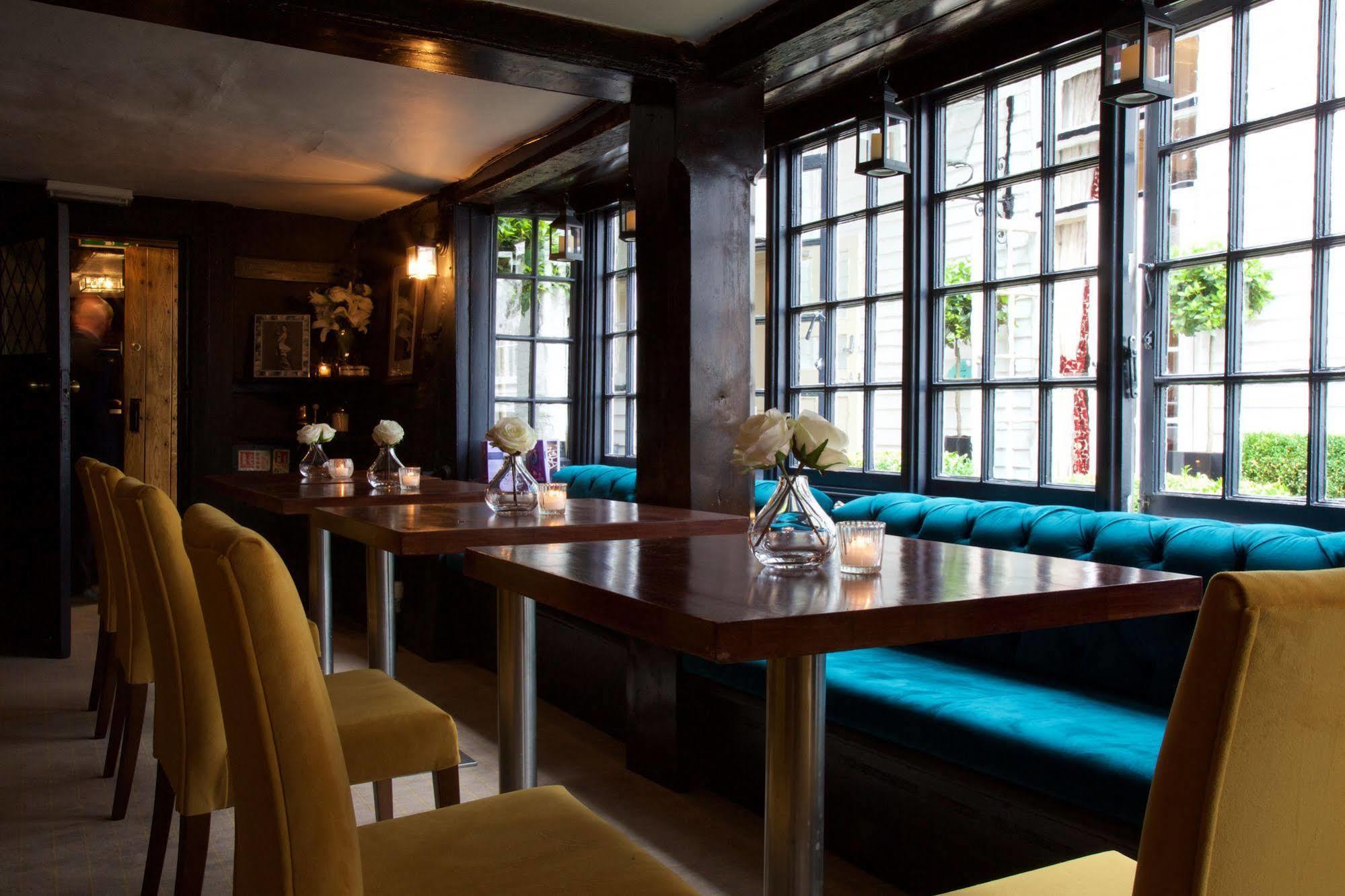 The Talbot Inn Γουόκινγκ Εξωτερικό φωτογραφία