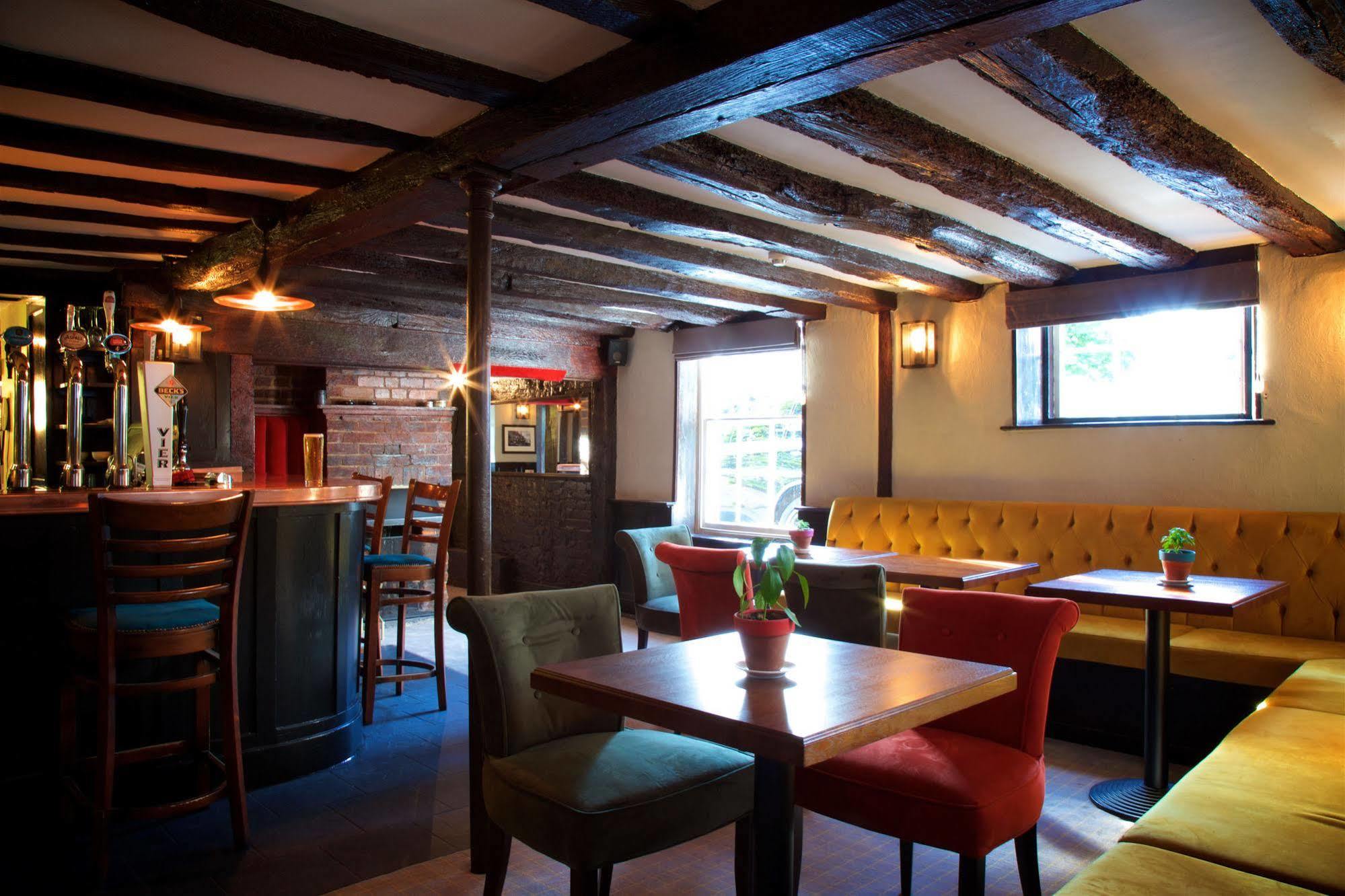 The Talbot Inn Γουόκινγκ Εξωτερικό φωτογραφία