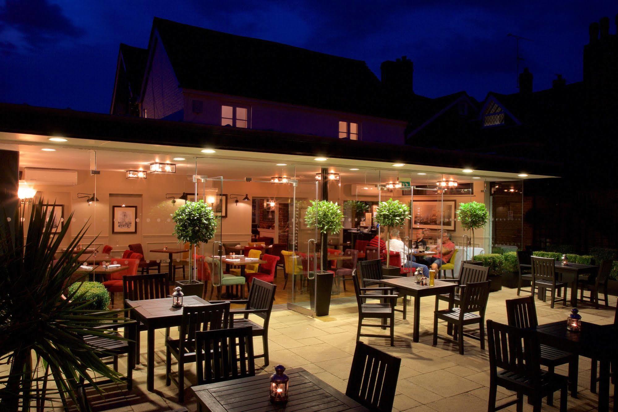 The Talbot Inn Γουόκινγκ Εξωτερικό φωτογραφία