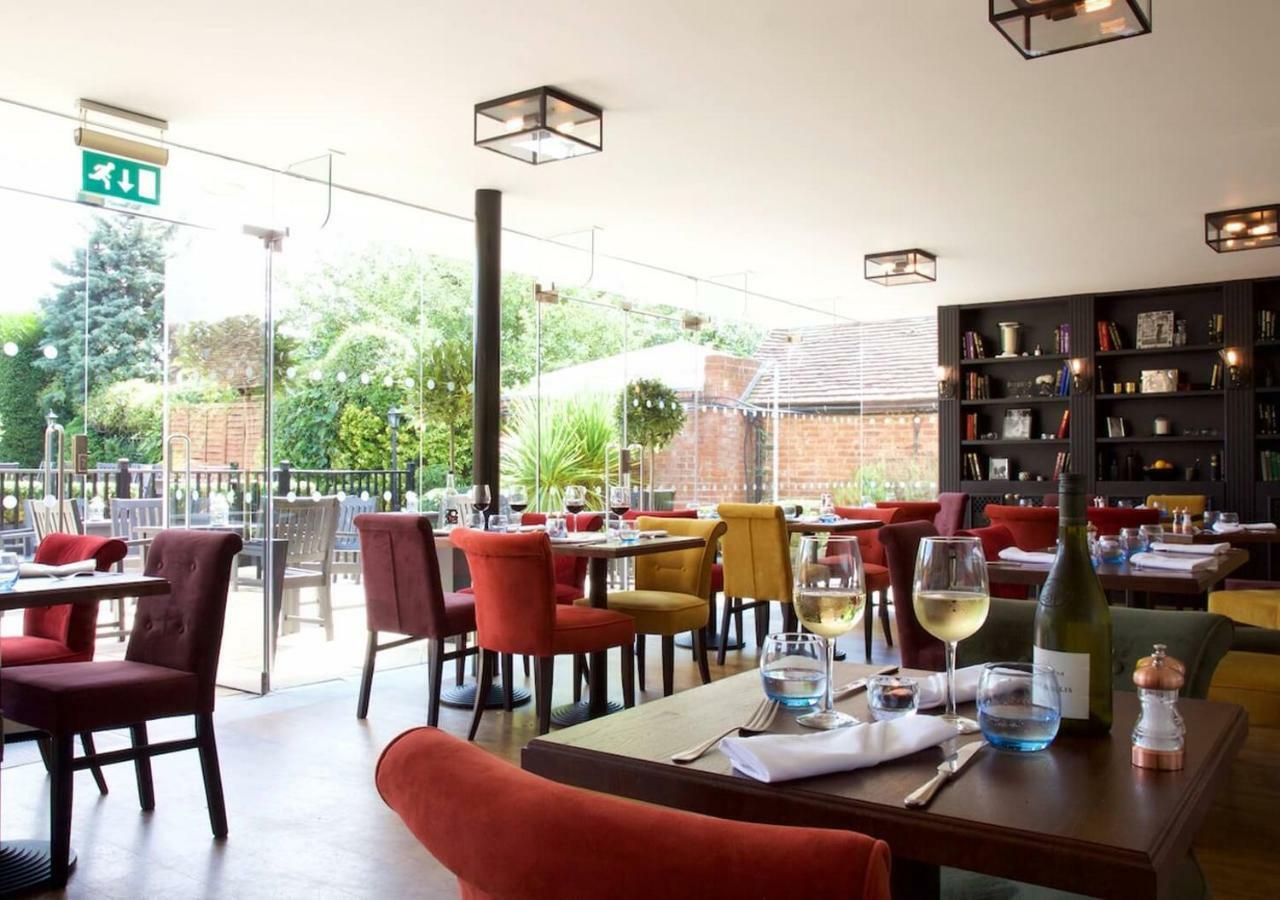 The Talbot Inn Γουόκινγκ Εξωτερικό φωτογραφία